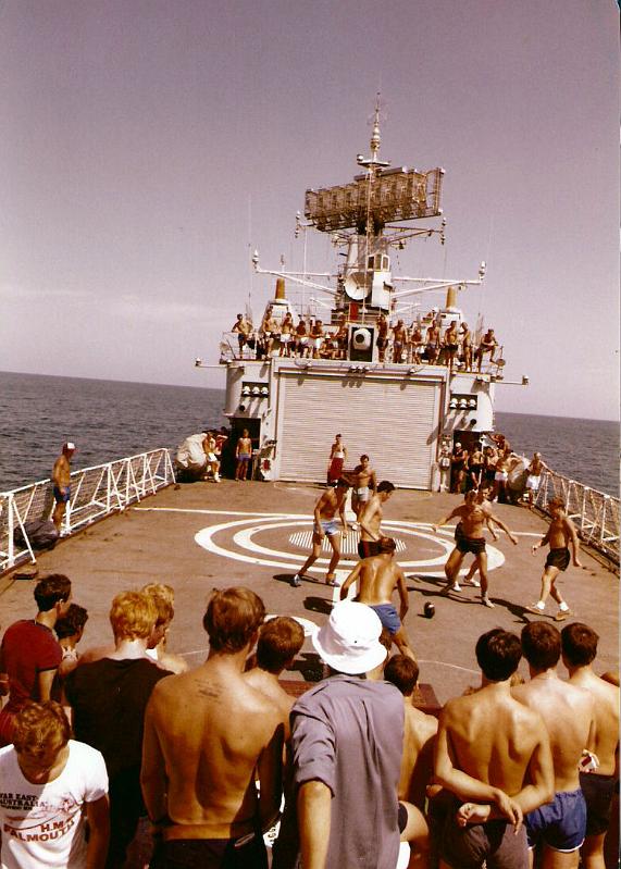 04-Argonaut Flight deck football Gulf 1981.jpg